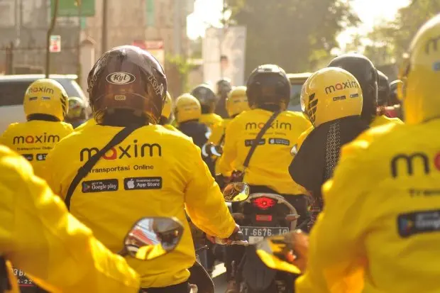 Maxim Klaim Beroperasi Legal di Ambon, Ratusan Sopir Angkot Protes