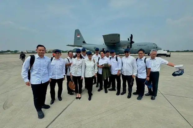 Menteri dan Wamen Tukar Pesawat Saat Pulang dari Magelang