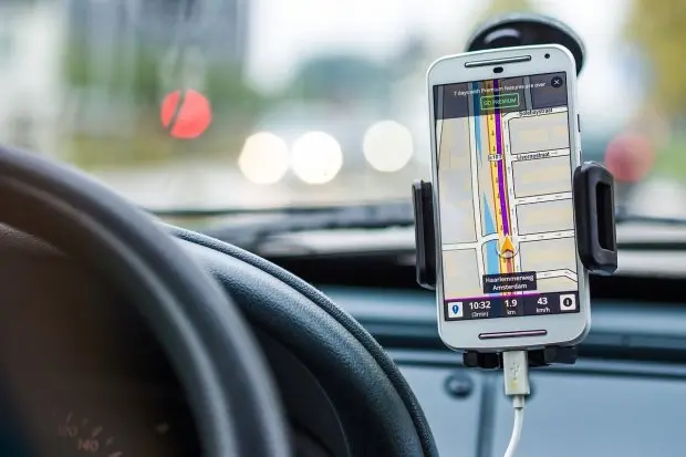 Peta Google Maps dan Waze Makin Canggih dengan AI Gemini