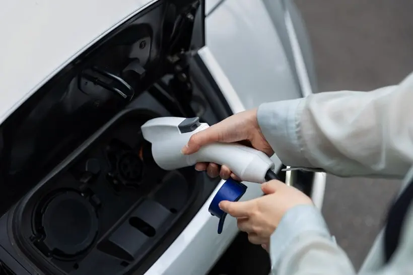Mengenal EV Charger: Teknologi yang Mengubah Cara Kita Berkendara