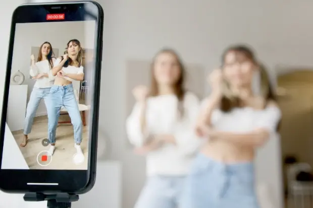 Vietnam Batasi Akses Medsos: Influencer dan Gamer Terdampak