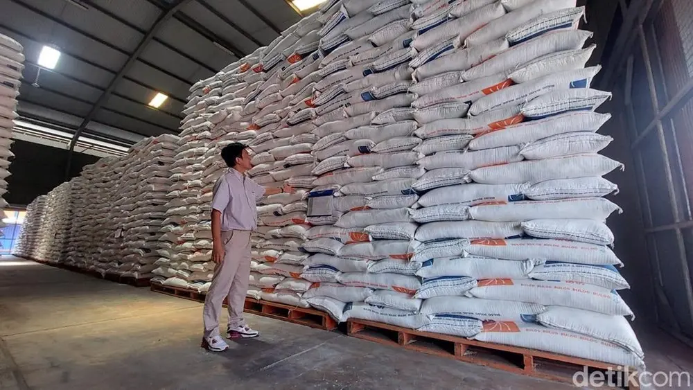 Gudang Bulog Penuh, Prabowo Instruksikan Pembangunan Gudang Darurat