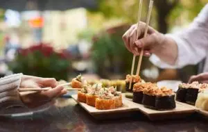 Cara Jenius Makan di Resto Favorit dan Traveling Lebih Hemat