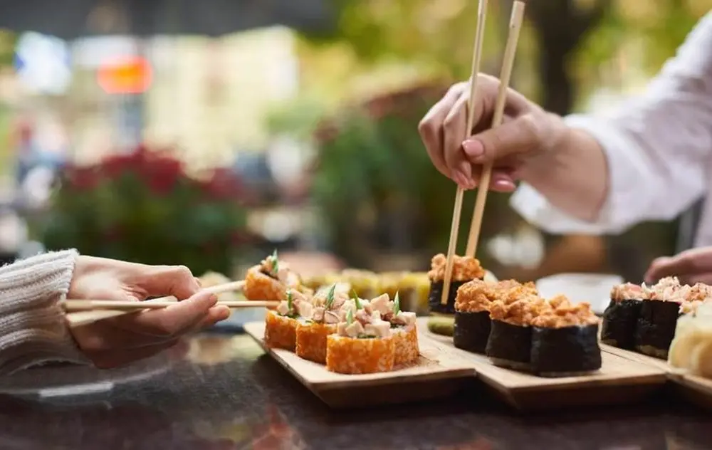 Cara Jenius Makan di Resto Favorit dan Traveling Lebih Hemat