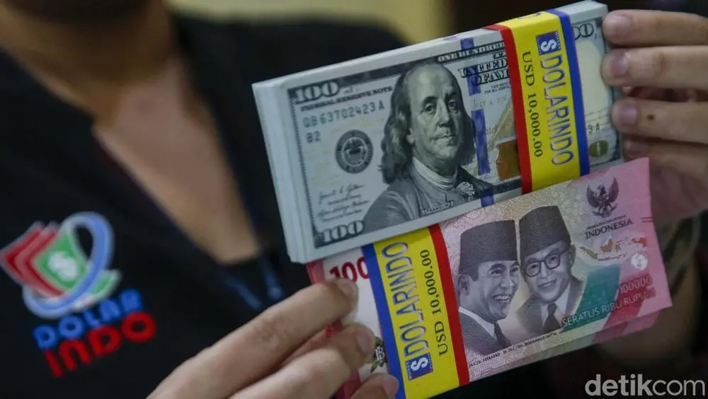 Dolar AS Kembali Perkasa, Rupiah Melemah Jelang Akhir Pekan