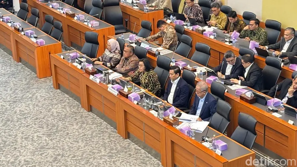 APBN 2025 Direvisi, Pemerintah Targetkan Pertumbuhan Ekonomi 5 Persen dengan Kurs Rupiah Melemah