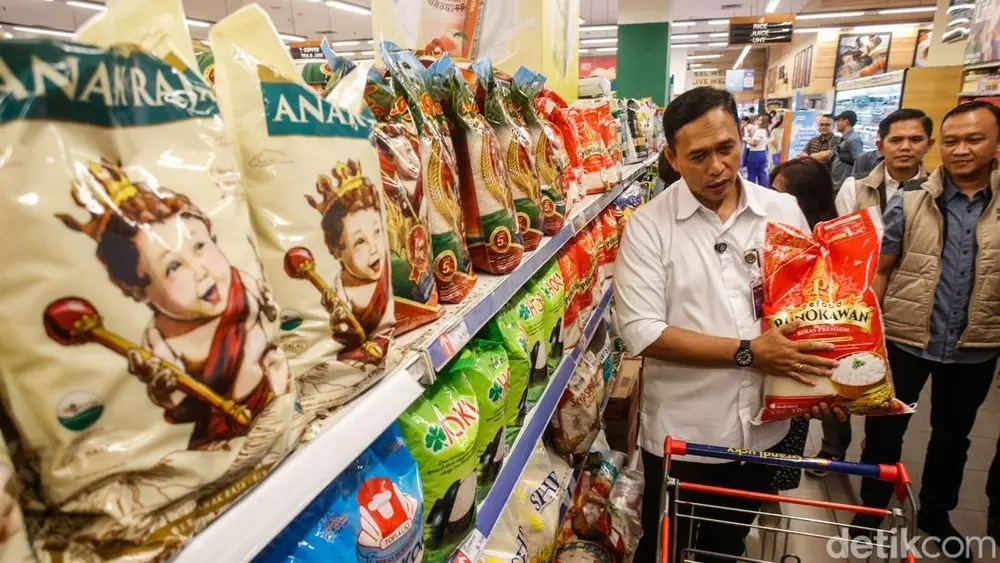 Bulog Guyur 400 Ribu Ton Beras Murah ke Pasar Jaga Stabilitas Harga