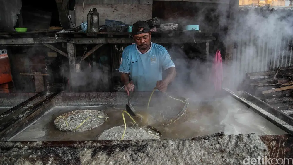 Cuaca Ekstrem Hantam Cilincing, Produksi Ikan Asin Teri Merosot Tajam