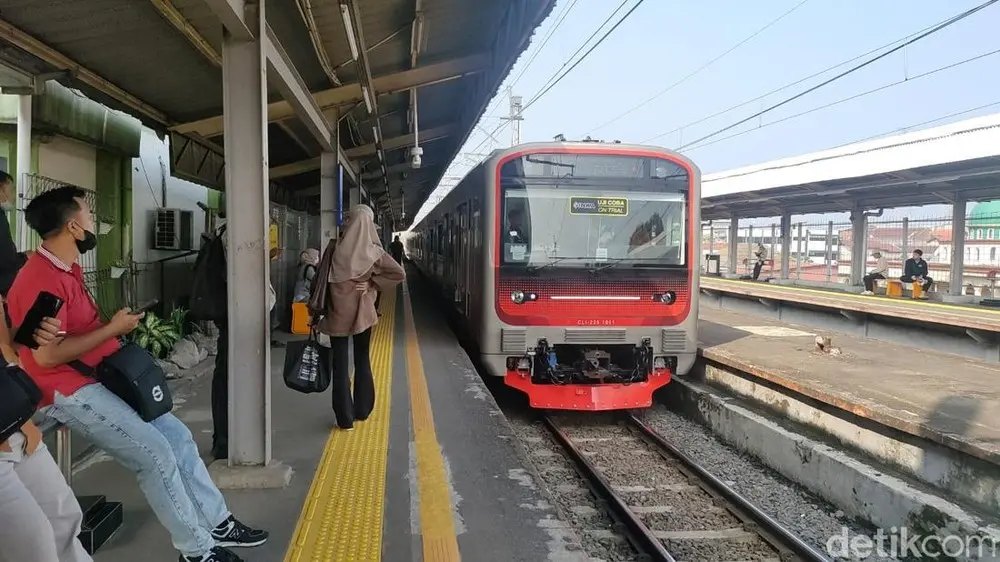 Wow 17 Juta Orang Naik KRL Saat Libur Nataru!
