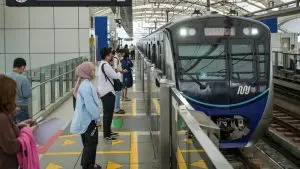Naik MRT Jakarta Cuma Rp 243 Hari Ini!