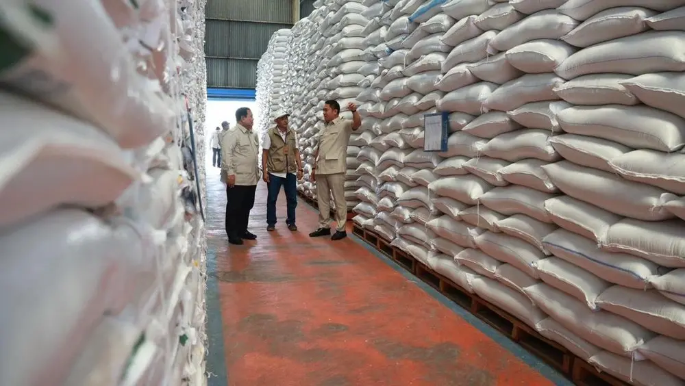 Stok Beras Aman, Prabowo Tinjau Langsung Gudang Bulog Magelang