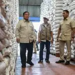 Prabowo Tinjau Langsung Stok Beras Bulog Magelang, Jaminan Ketersediaan Pangan Nasional