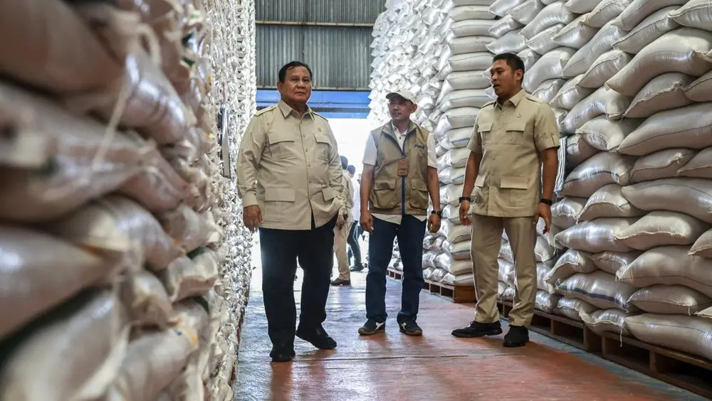 Prabowo Tinjau Langsung Stok Beras Bulog Magelang, Jaminan Ketersediaan Pangan Nasional