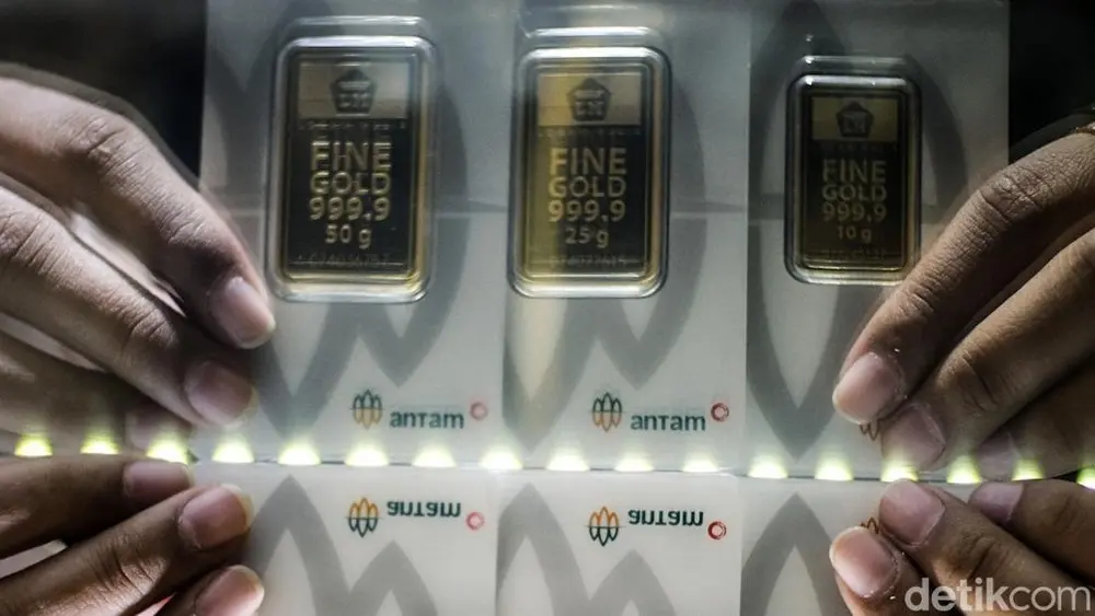 Harga Emas Antam Hari Ini Jatuh Lagi!