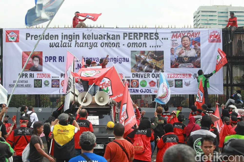 Ojol Demo di DPR Tuntut Tarif Adil