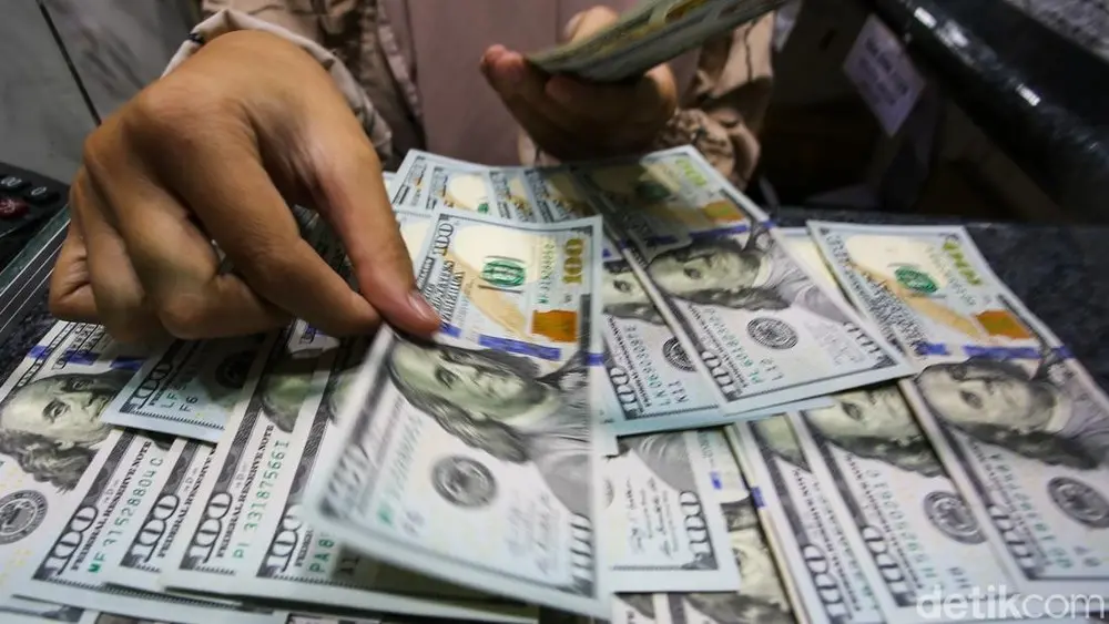 Tak Pakai Dolar AS Bukan Berarti Aman! Warga Desa Tetap Jadi Korban Rupiah Keok