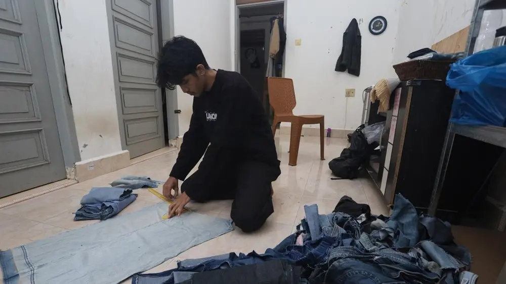 Sulap Limbah Jeans Jadi Cuan Jutaan Rupiah