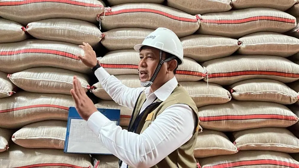 Bulog Nyaris Penuhi Target Beras Nasional Petani Senang
