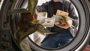 Miliaran Rupiah Korupsi Eks Wamen di Galon Air