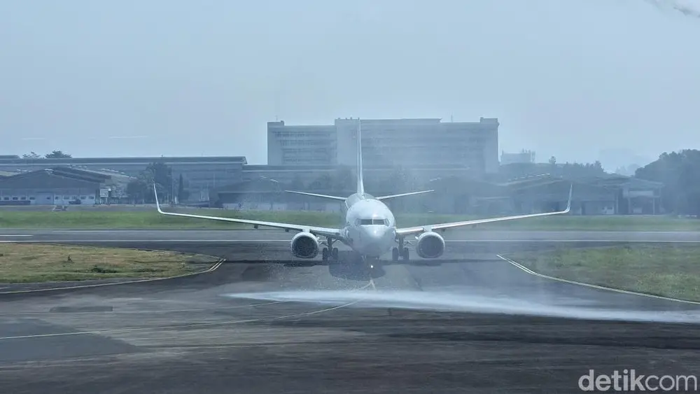 Bandung Heboh Jet Komersial Kembali Beraksi