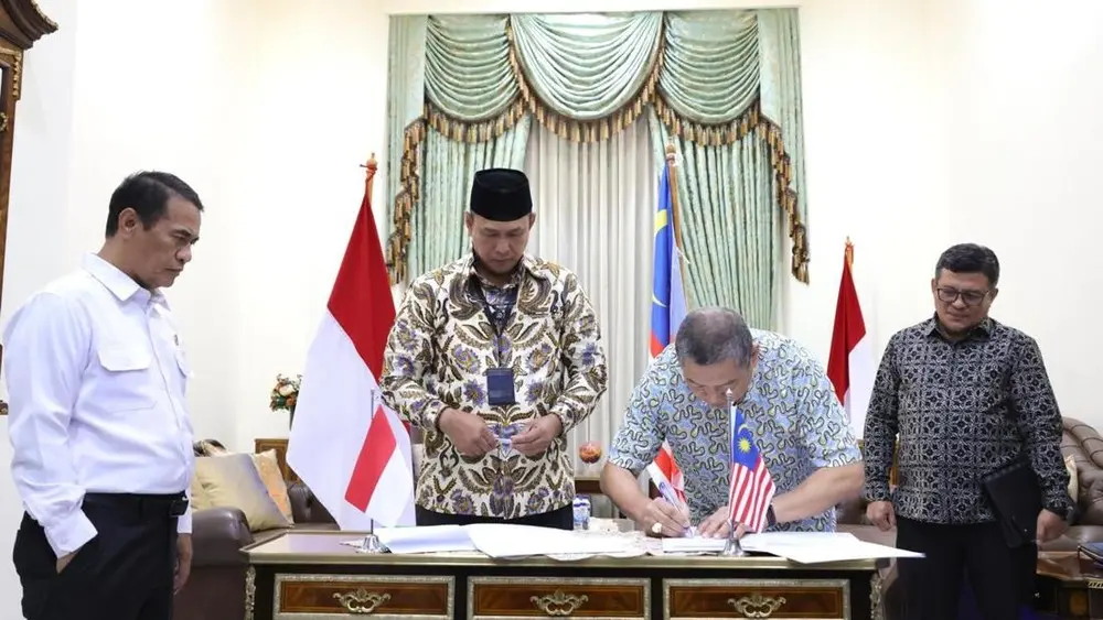 Indonesia Banjiri Malaysia Beras Petani Makmur