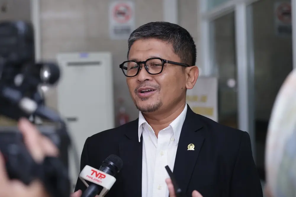 DPR Murka Aturan Maybank Ancam Pekerja OJK Wajib Cek