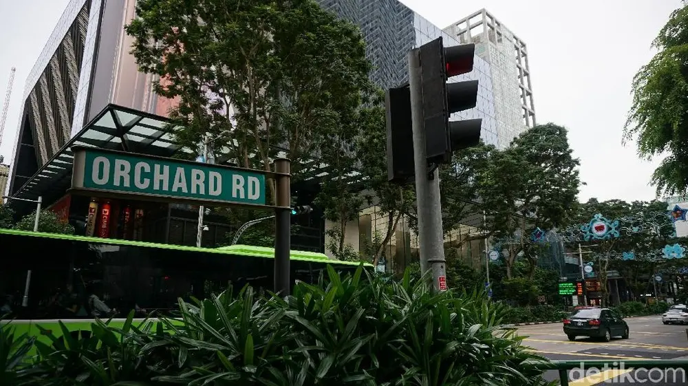 Ayah Anak Miliarder Borong Mal Mewah Singapura