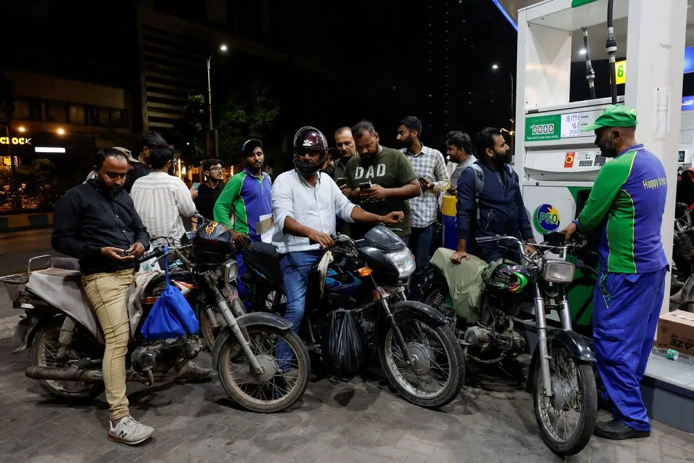 Rp100 Per Liter Subsidi BBM Pakistan