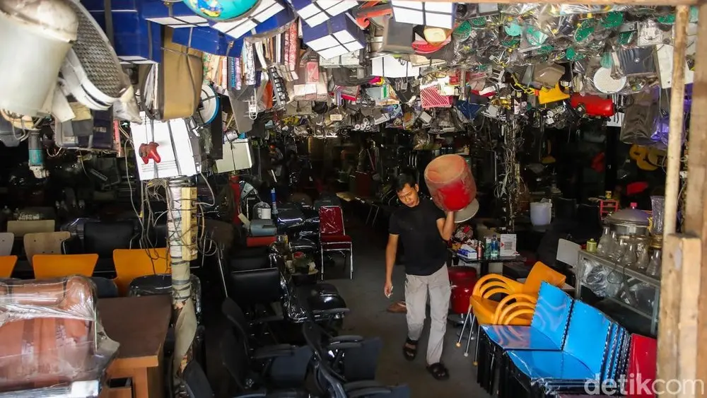 Terkuak Mall Rongsok Depok Surga Kolektor Barang Antik