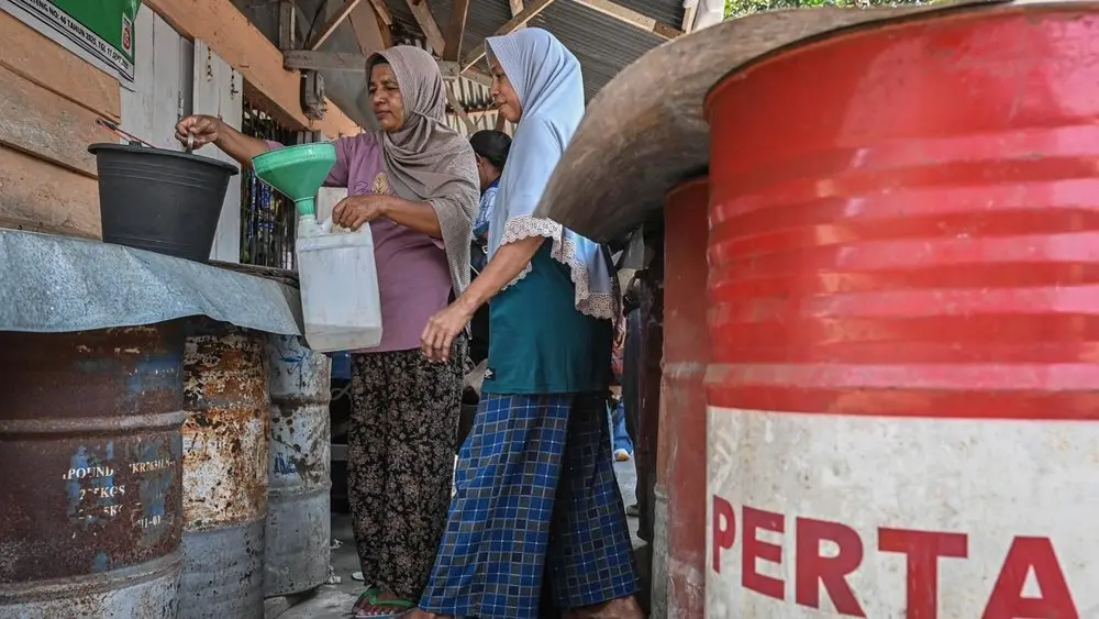 Minyak Tanah Murah Jadi Penyelamat Warga Maluku