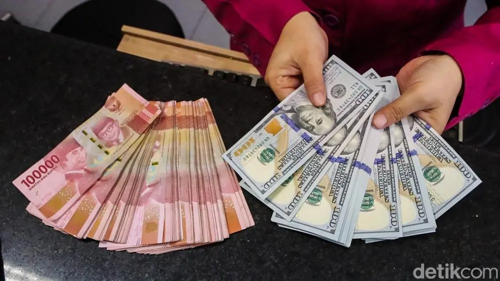 Dolar AS Melaju Kencang Tembus Rp 17.900