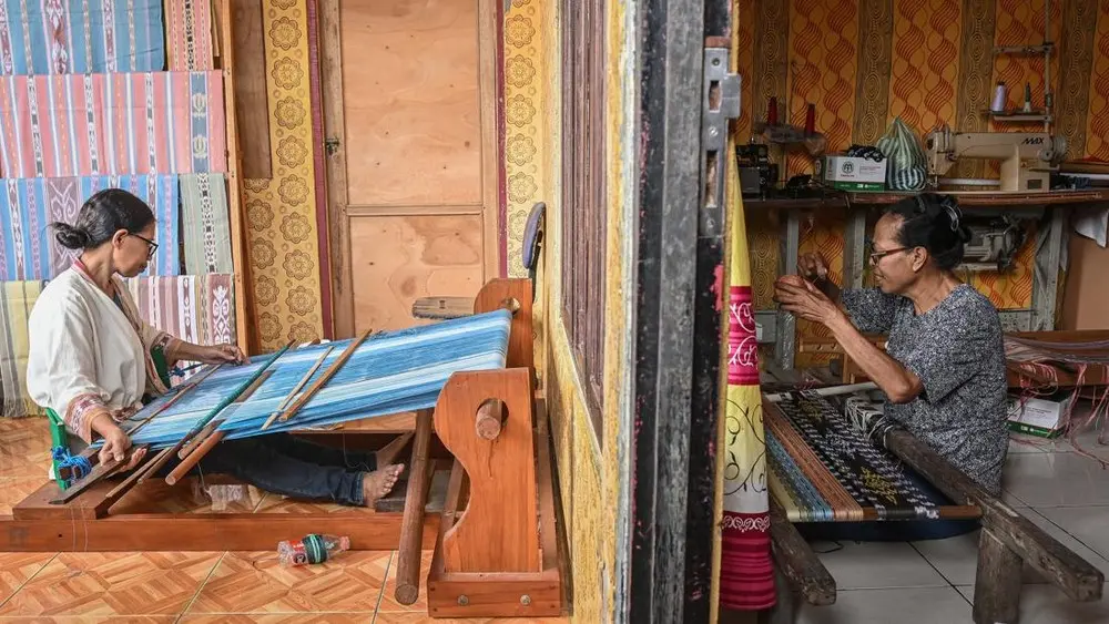 Pesona Tenun Tanimbar Dongkrak Ekonomi Warga