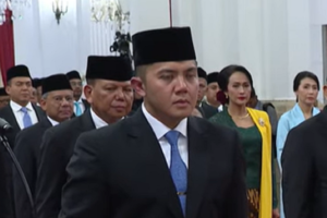 Mayor Teddy Jadi Seskab, Statusnya di TNI Tetap?