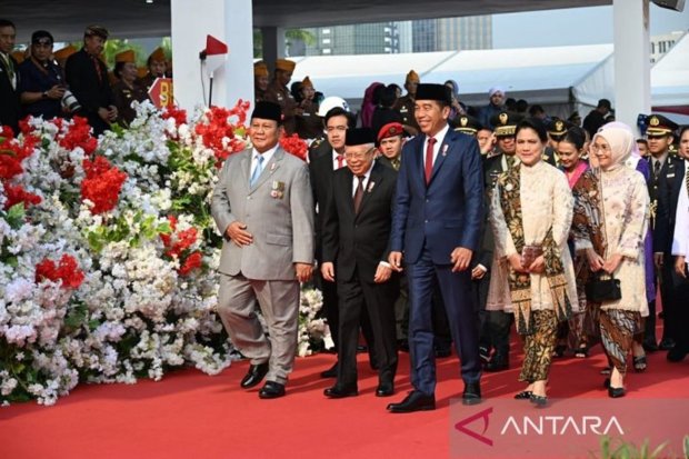 Jokowi Pulang ke Solo Naik Pesawat Komersil