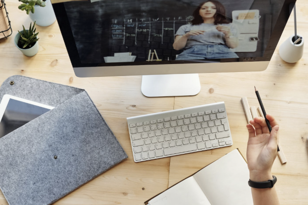 AI Bantu Pekerja Hukum, Riset Hukum Cuma Sehari!