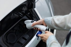 Mengenal EV Charger: Teknologi yang Mengubah Cara Kita Berkendara