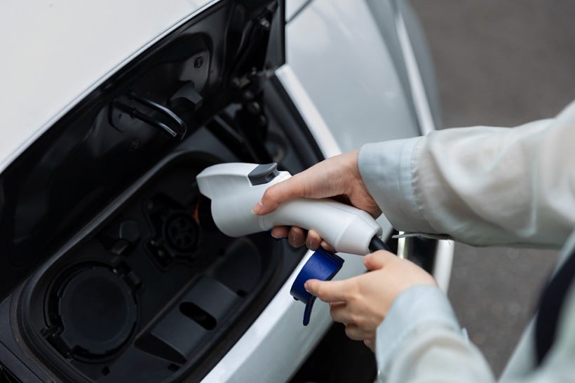 Mengenal EV Charger: Teknologi yang Mengubah Cara Kita Berkendara