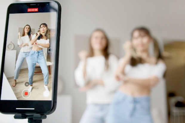 Vietnam Batasi Akses Medsos: Influencer dan Gamer Terdampak