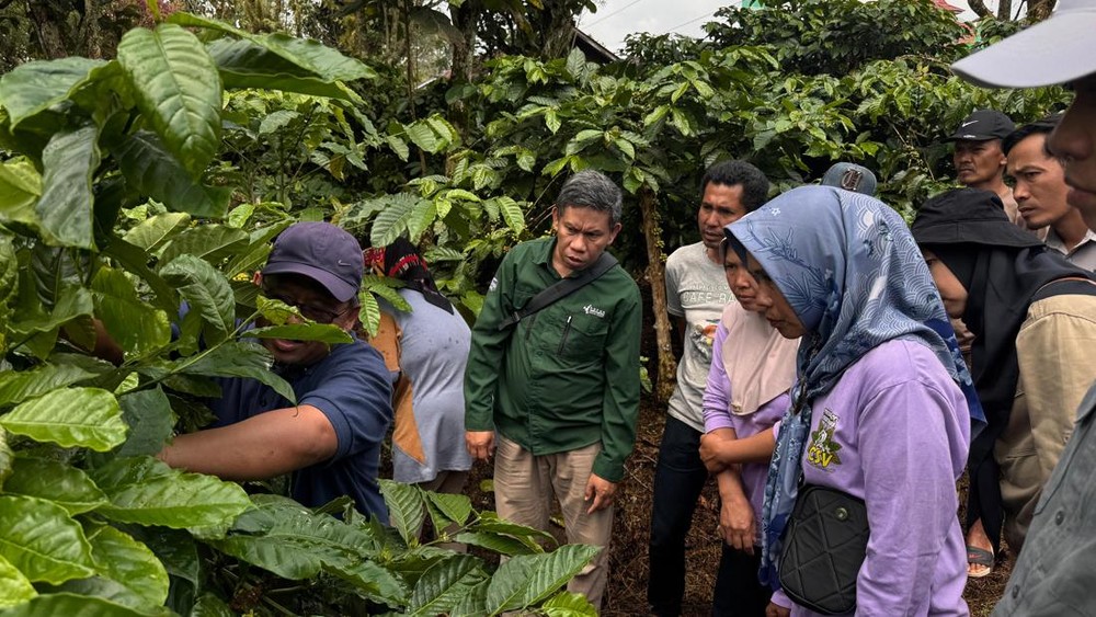 Pusri Palembang Dorong Ekonomi dan Lingkungan Lewat Kopi Tebat Benawa