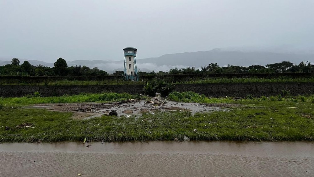 Banjir Landa Bandara Oesman Sadik, Sebagian Landasan Pacu Ditutup Sementara
