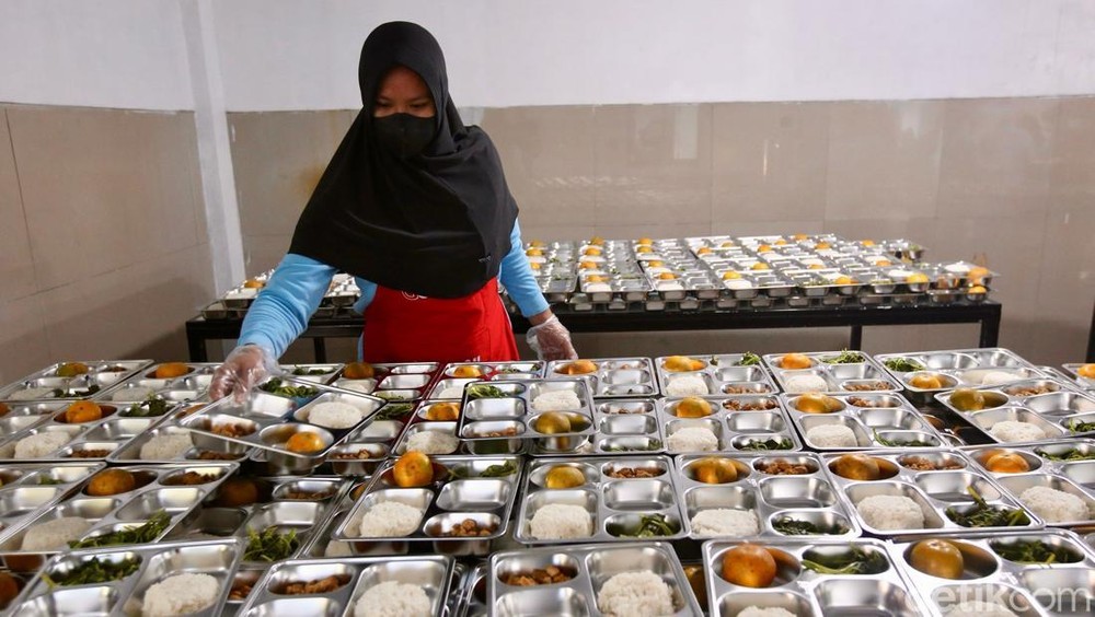 Pekerja Dapur Program Makan Bergizi Gratis Kini Terlindungi BPJS Ketenagakerjaan