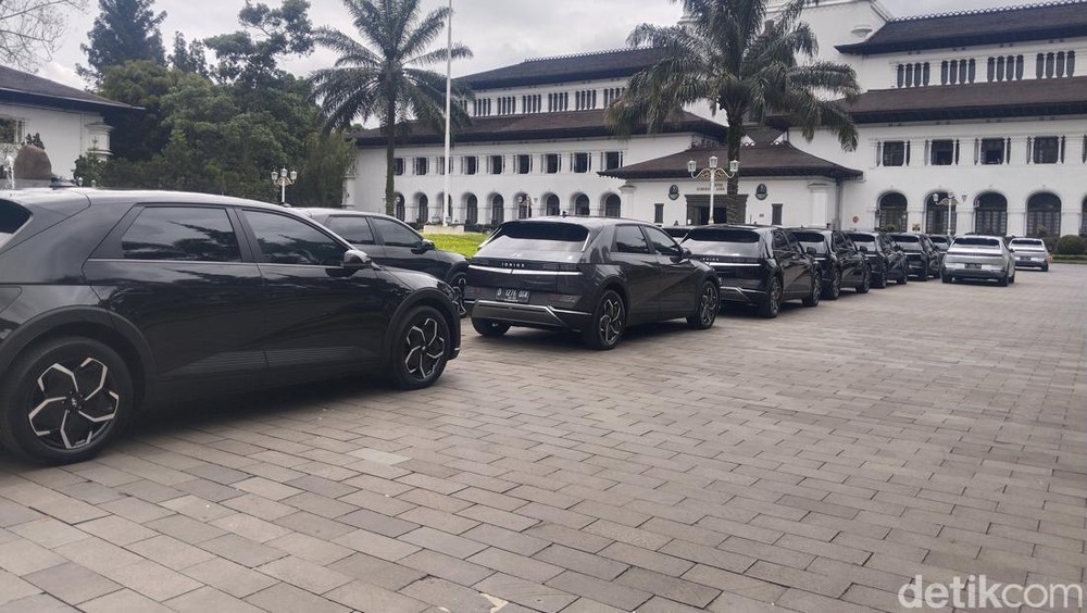 Anggaran Mobil Dinas Pejabat Naik, Efisiensi Pemerintah Jadi Sorotan