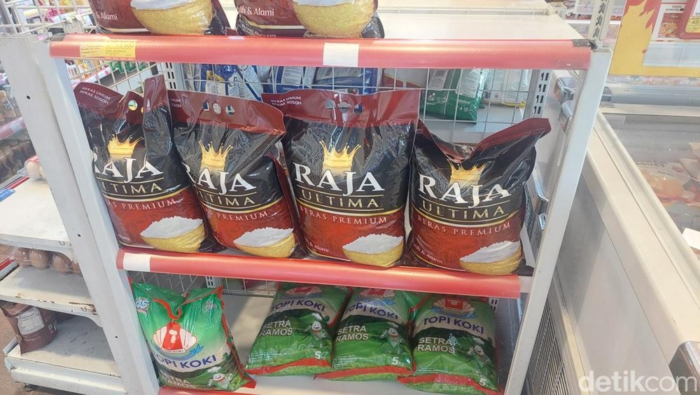 Ritel Modern Tarik Beras dari Rak, Ada Apa?