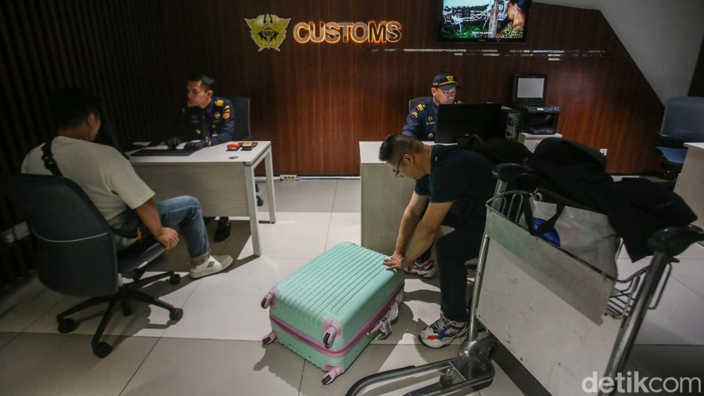 Pejabat Negara dan PNS Bebas Bea Masuk untuk Barang Pindahan dari Luar Negeri