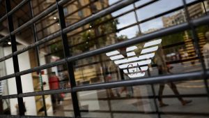 Armani Berduka: Gerai di Seluruh Dunia Tutup Sementara untuk Penghormatan Terakhir