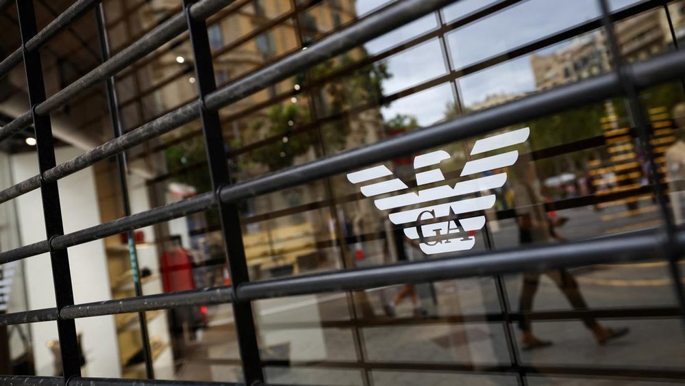 Armani Berduka: Gerai di Seluruh Dunia Tutup Sementara untuk Penghormatan Terakhir