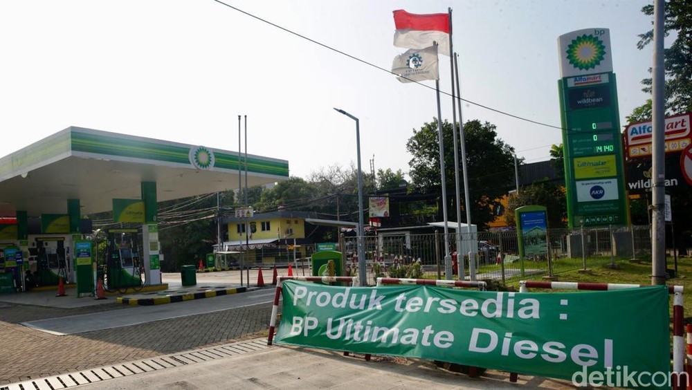 Perubahan Izin Impor BBM Dituding Jadi Penyebab Kelangkaan di SPBU Swasta