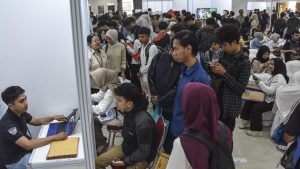 Tantangan Pasar Kerja: 15% Anak Muda Indonesia Menganggur