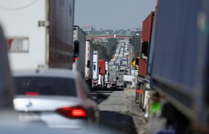 Aksi Blokade Sopir Lumpuhkan Arus Logistik di Tol Meksiko-Queretaro