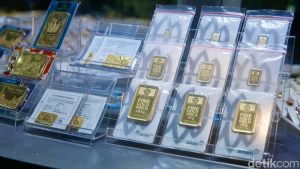 Harga Emas Antam Hari Ini Ambruk!